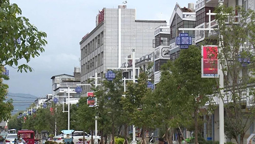 佰馬科技協同合作伙伴，針對云南大理休閑步行街場景，量身設計智慧路燈桿方案，項目兼具文化特色和功能實用性，為智慧城市增光添彩。